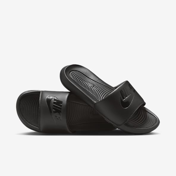 Claquettes Sandales et Tongs. Nike BE